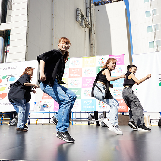 新宿の魅力を伝えるイベント『新宿まちフェス2023』にダンスパフォーマンス科の学生が出演！