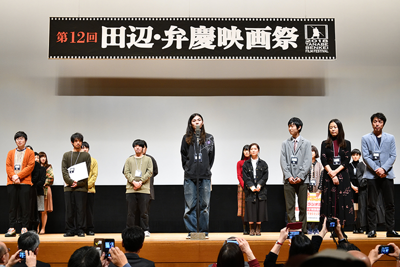 キネマイスター賞を受賞した『すばらしき世界』の石井達也監督(2017年度卒)