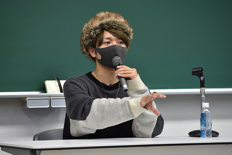 財部さんが歌うゴールデンボンバーの楽曲「女々しくて」の替え歌「自粛して」の動画を見て、元気をもらった方も多いのでは!?