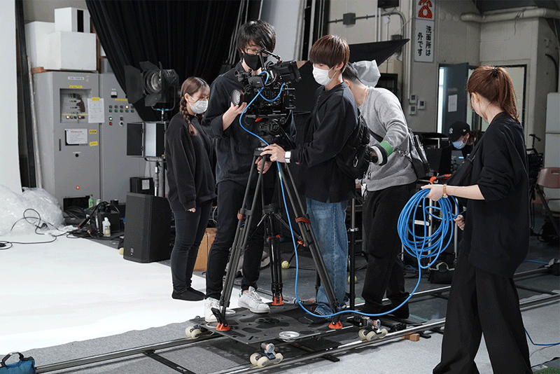 1年生にとって、はじめての外部スタジオでの撮影