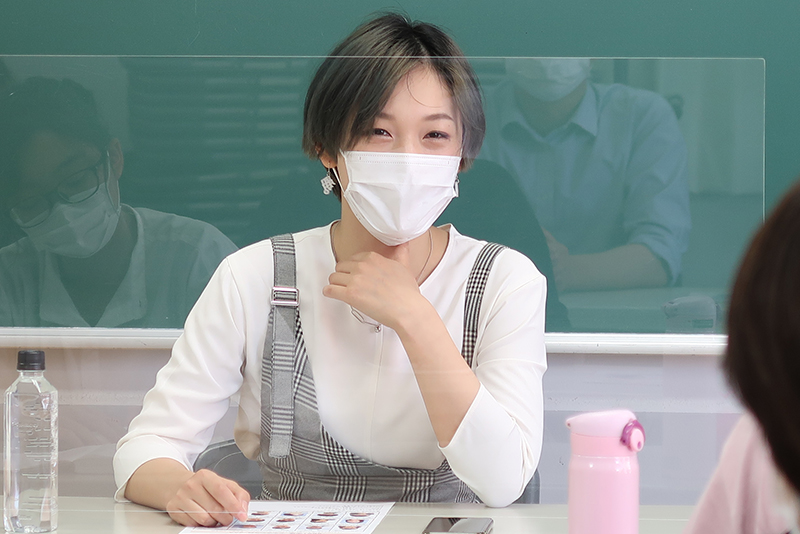 通訳・翻訳・YouTuber・ラジオトーク公式トーカーほか幅広く活躍中の梅梅(ムイムイ)さん