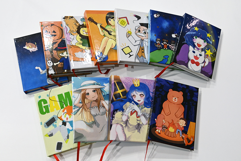 コンペに応募したイラストでミニブックをつくっていただきました!