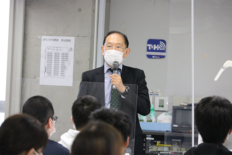 株式会社TBSホールディングスの鳥井 隆さんより、TBSグループの歴史やこのゼミの概要などについてお話いただきました