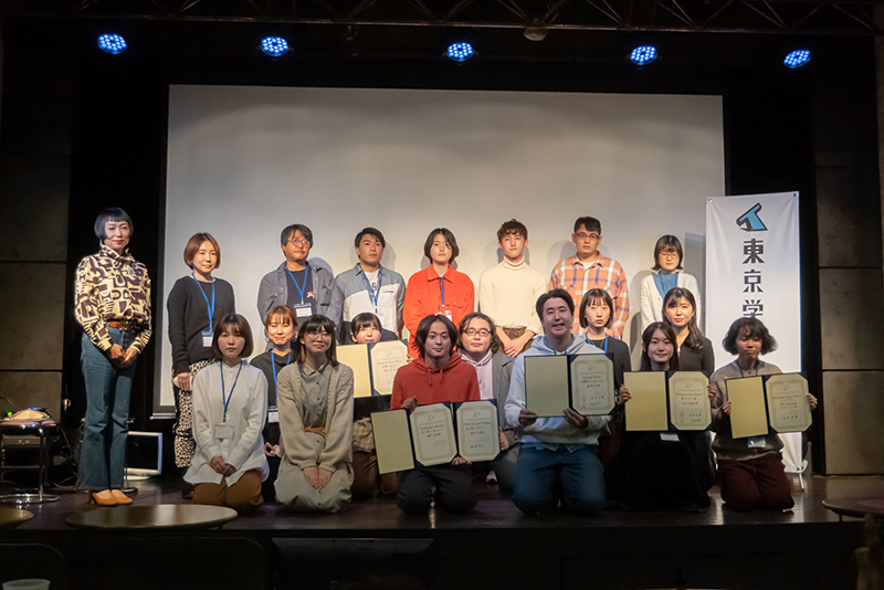 授賞式にて入選監督による集合写真。おめでとうございます!