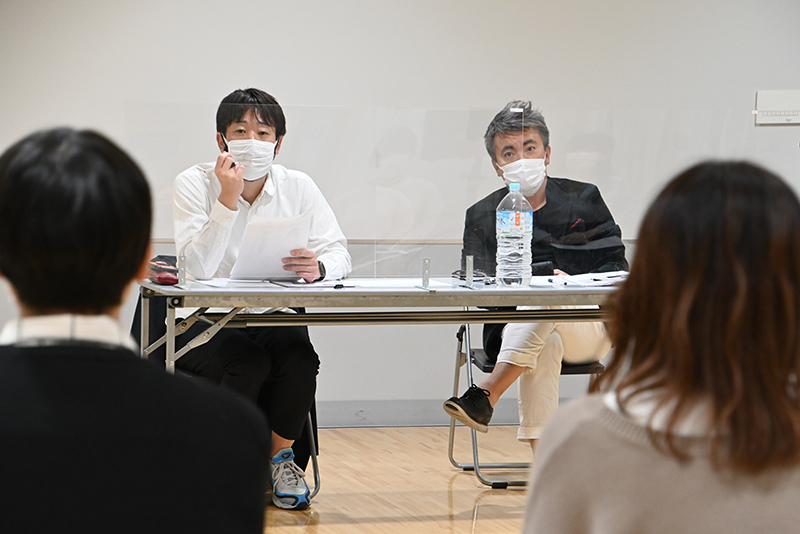 賢プロダクションの内海さん(右)と杉本さん(左)