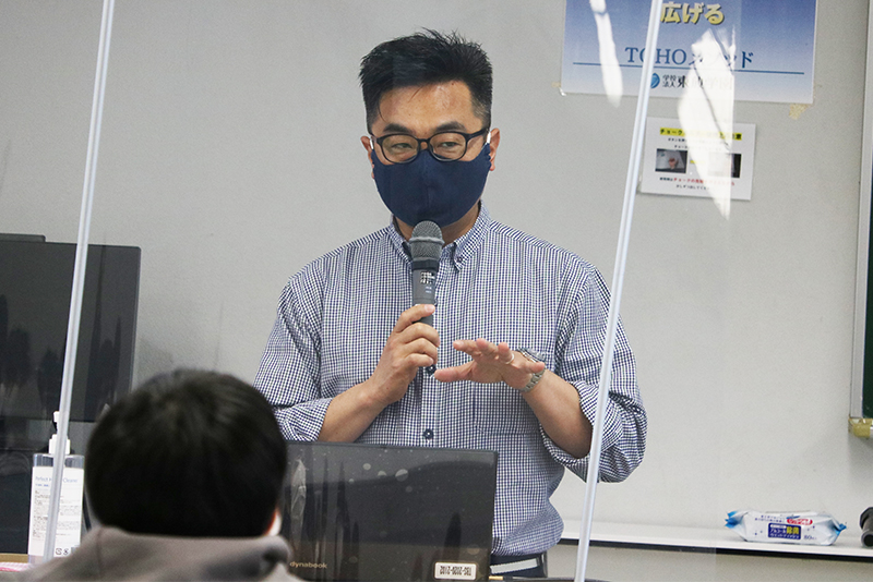 音声の渋谷幹治さん。現場での音声スタッフの仕事について、現場エピソードを交えながらわかりやすく教えてくれました。