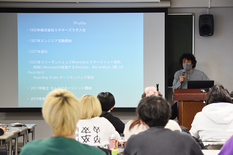 現在の仕事についての説明や就職活動へ向けてのアドバイスをいただきました