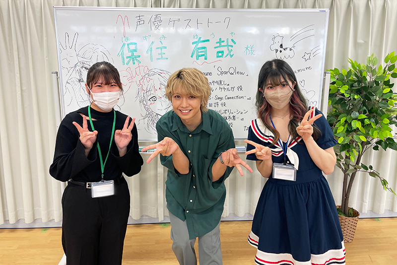 保住さんとMCを担当した在校生で記念撮影!!
