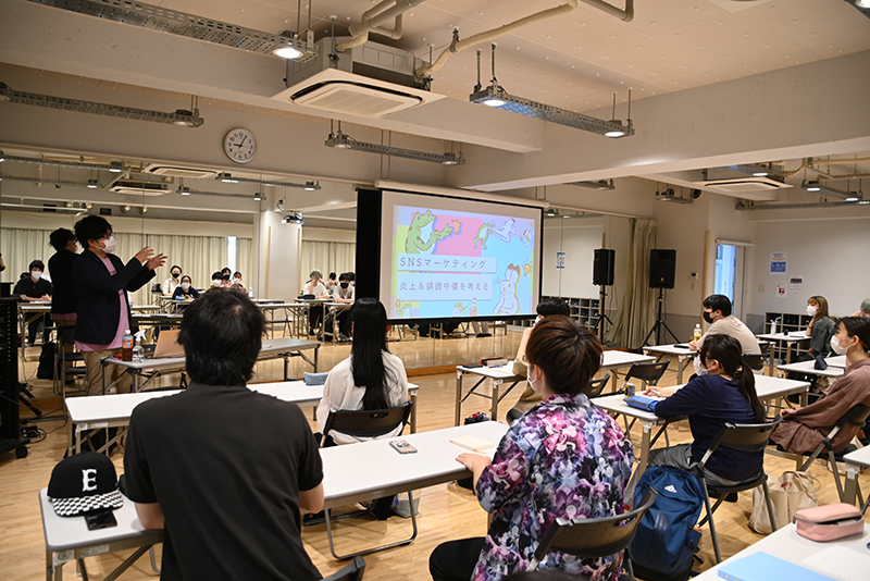セルフプロデュースをするうえで必要不可欠なSNSのノウハウを学ぶ「SNSマーケティング」の授業を実施!