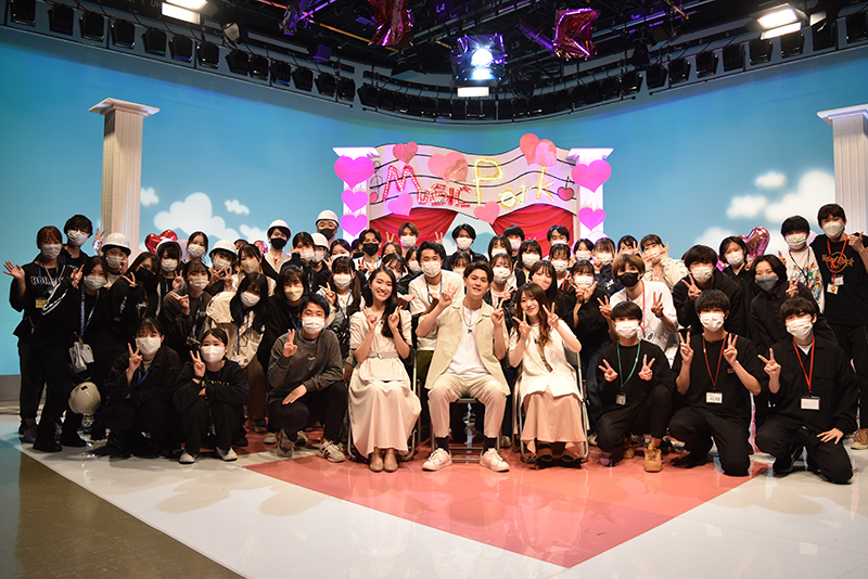 MC・藤田頼奈さん、ゲスト・辰さん、たむらはるなさんと学生スタッフ