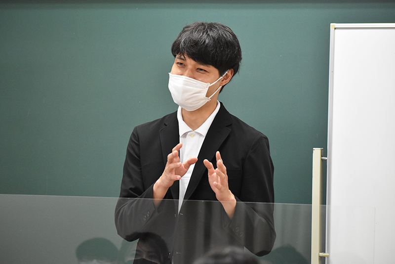 株式会社Criacaoの峰尾隼人さんにお越しいただき、クラブの概要やコンセプト、活動内容、ホームゲームのスタジアムDJについてご説明いただきました。
