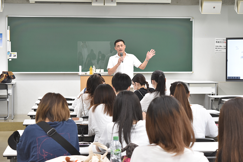 『緊急SOS!池の水ぜんぶ抜く大作戦』ナレーターの田子千尋さんが来校!