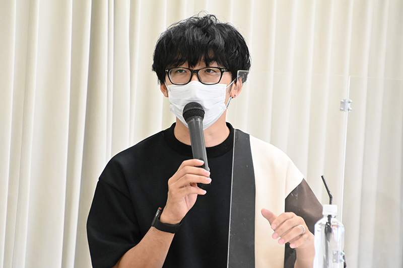 『阿波連さんははかれない』ライドウ役、『EDENS ZERO』シキ・グランベル役、『東京リベンジャーズ』千堂敦役、『うたの☆プリンスさまっ♪』一十木音也役などで活躍中の寺島拓篤さんが来校!