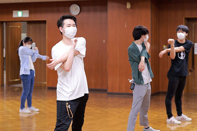 まずは準備体操からスタート。これ大事!