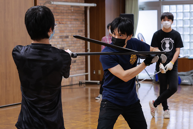講師は西洋殺陣師の新美智士さん