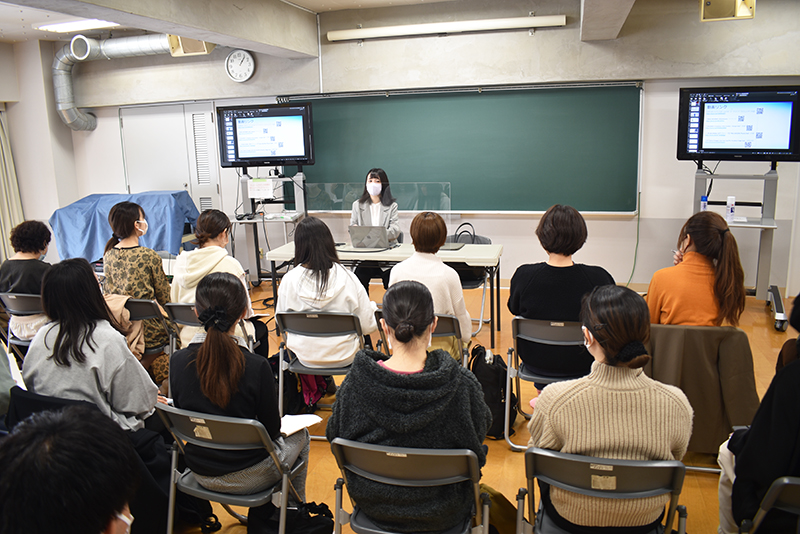 「どういう経緯でプロゲーミングチームに所属したか」「現場の雰囲気は」など、学生たちからいろいろと質問があがりました。