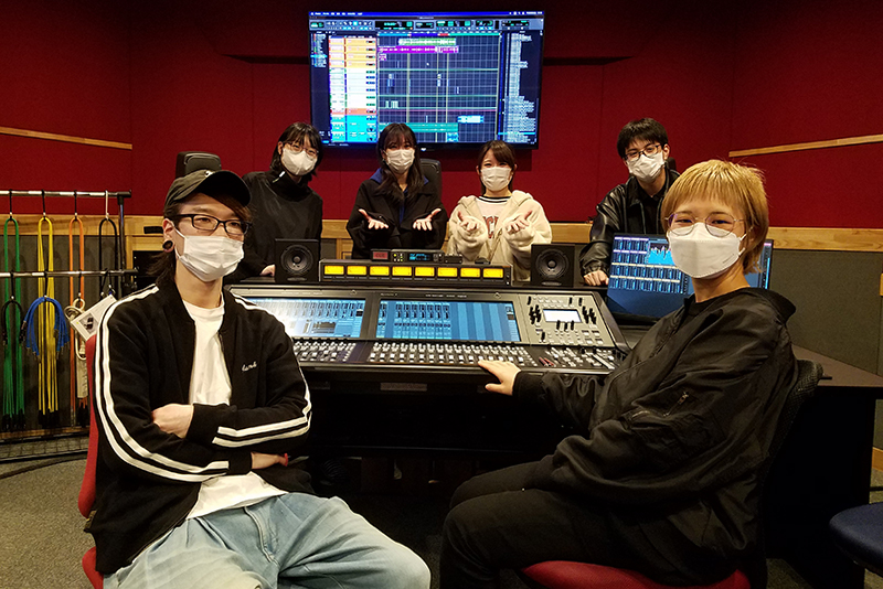 おーたけ@じぇーむずさん(Vo,Ag)、山口竜生(Syn)と一緒にパチリ♪ おつかれさまでした!!