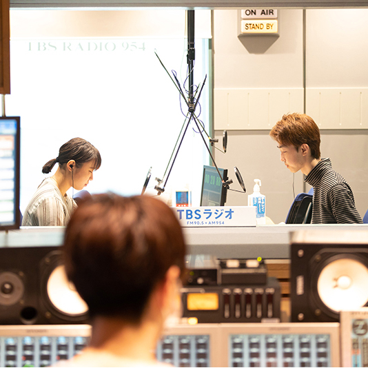 『JUNK』枠でオンエア！TBSラジオで学生が制作＆出演したラジオCMを収録！