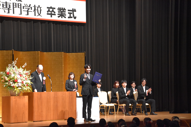 東放学園音響専門学校の卒業式の様子
