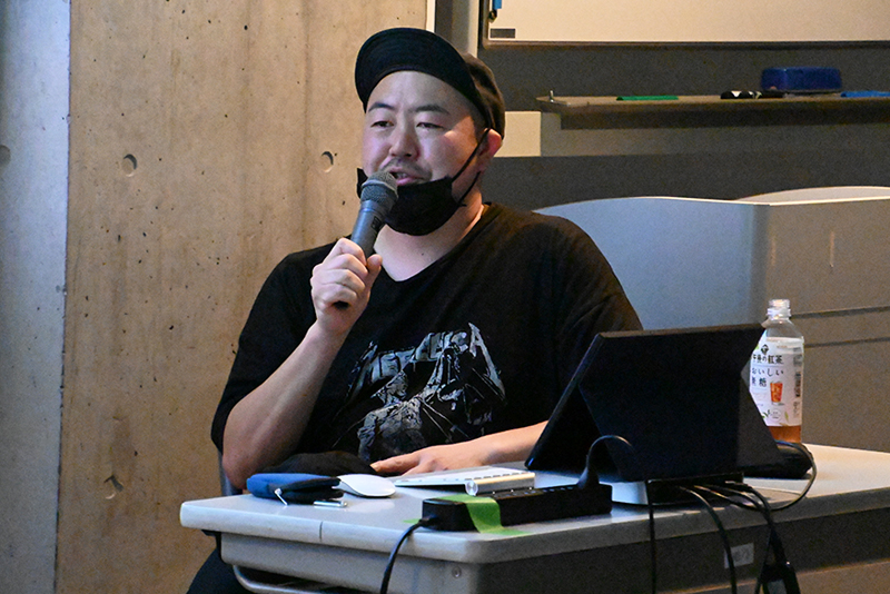 ヴィジュアル系ロックバンド・SuGのMVやライブ映像を手掛ける永井亮OBの「特別講座」を実施！