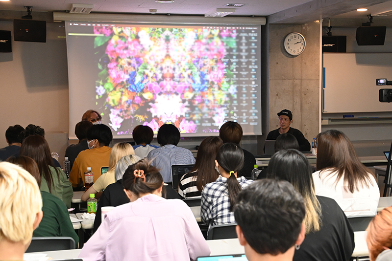 AdoやSHE’SのPVを手掛ける映像ディレクター・田澤友和さんによる「特別講座」を実施!