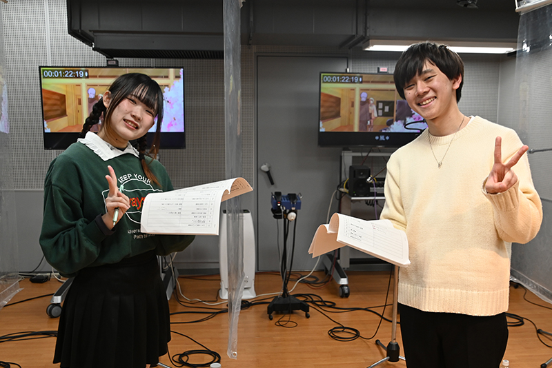 キャラクターの声を担当したのは、声優科の和田春姫さんと小石澤 蓮さん。