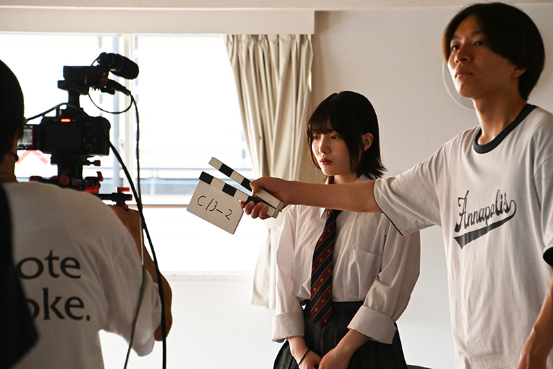 「映像演技実習」は、映画ディレクターの加納隼先生指導のもと、脚本から撮影、編集まで一連の映像制作を体験していく授業です。