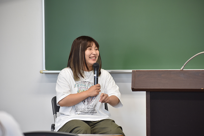 NHKの番組を中心にムービングライトのアシスタントスタッフとして活躍中の濱名優希さん（21年度卒）が来校！