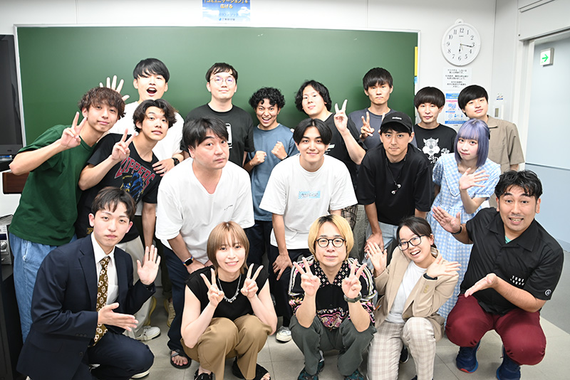 パーソナリティーの青木佑磨さん、青木瑠璃子さんとプロのスタッフのみなさん、ありがとうございました!
学生のみなさんもおつかれさまでした。