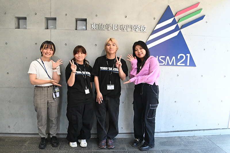 放送音響科の2年生たちと記念写真を撮りました!先輩の話は学生にとってとても刺激になりました!