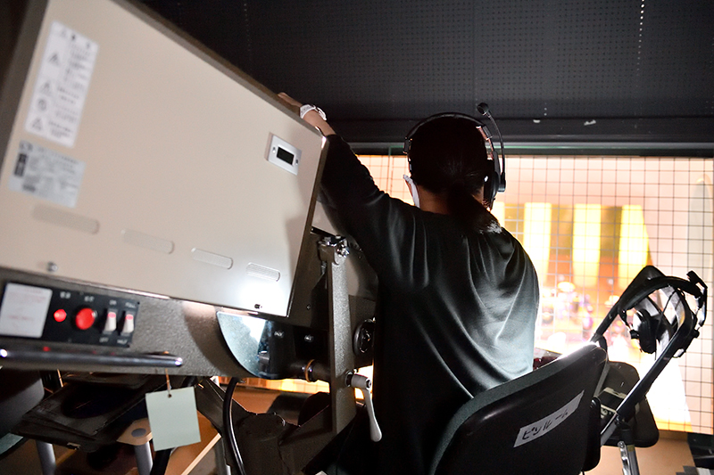 ピンスポットでステージのアーティストをねらいます