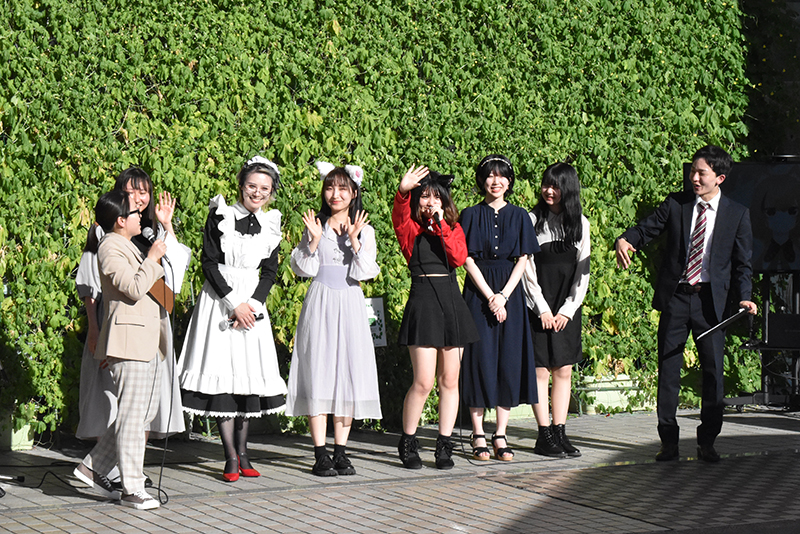 草加マルイで東京アナウンス学院の学生たちによる「お笑い＆歌唱ライブ」を開催！