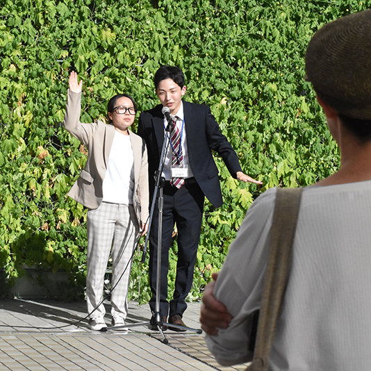 草加マルイで東京アナウンス学院の学生たちによる「お笑い＆歌唱ライブ」を開催！