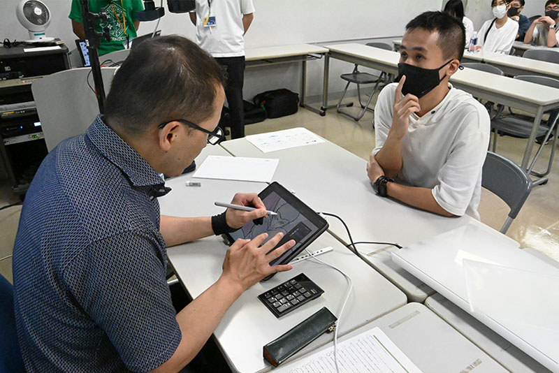 学生それぞれの課題、修正点に対する考え方なども指導してもらいました。