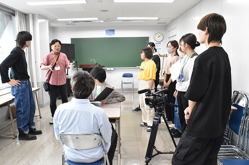 NHK メディア技術局 コンテンツテクノロジーセンターより数多くのドキュメンタリー番組を手がけるカメラマン・中西紀雄さんをお迎えして「映像ワークショップ」を開催