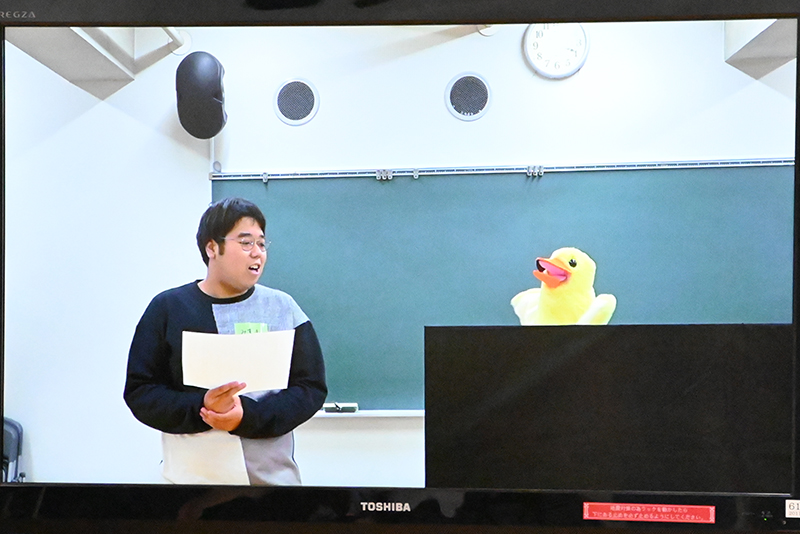 最後は2人1組で1分間の番組づくりにチャレンジ!