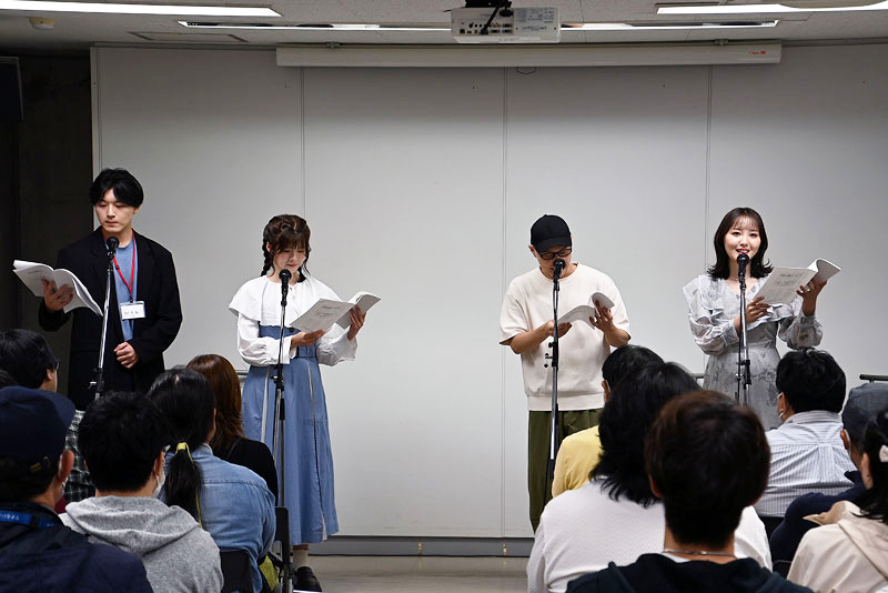 小説創作科の授業で書いたシナリオを声優の長久友紀さん、蟹江俊介さん、須田裕莉香さんらプロの声優さんが演じてくれる夢のような企画です。