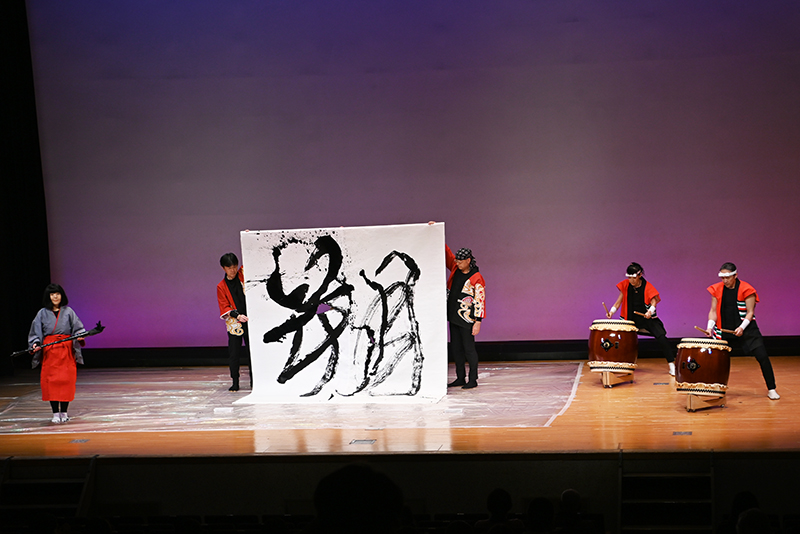 すくらむ21ホールにて開催された『第12回 和太鼓蓮うてなチャリティ演奏会2023』でアナウンス科の学生がMCと影ナレーションを担当！