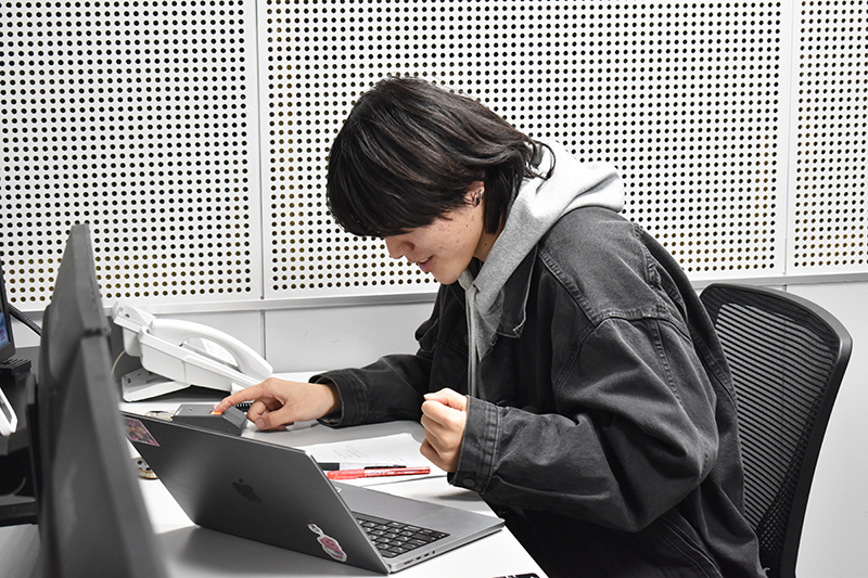 「こういう雰囲気で読んでほしい」映像の意図を伝えながらディレクション