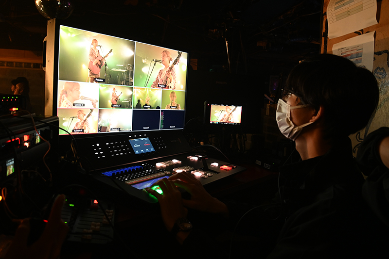 6台のカメラで撮影された映像をスイッチング