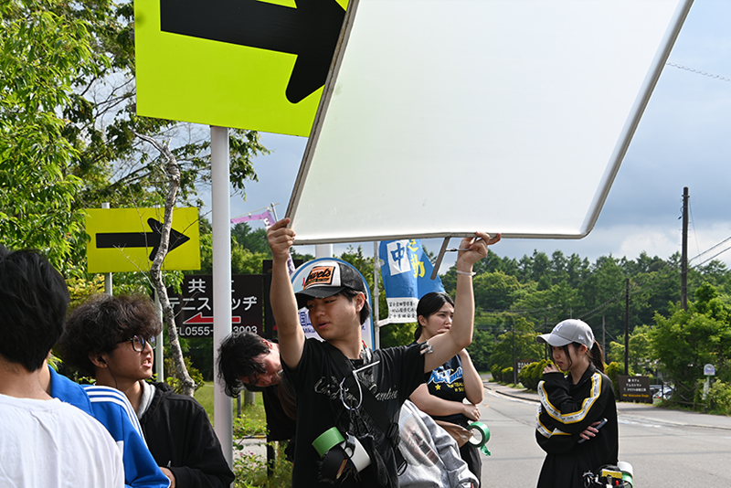 晴れたり、曇ったり...照明部泣かせのお天気でした