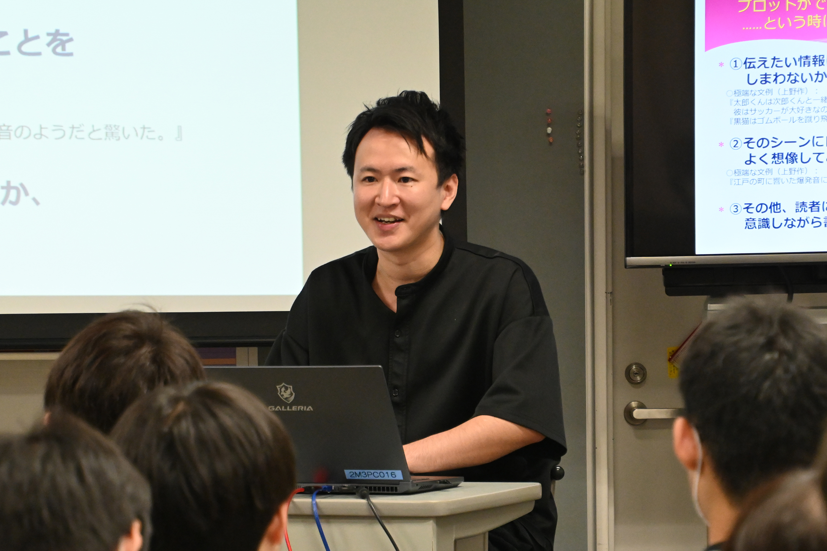 マンガ編集の経験もある上野さん。熱量のあるお話に学生たちも興味深々。