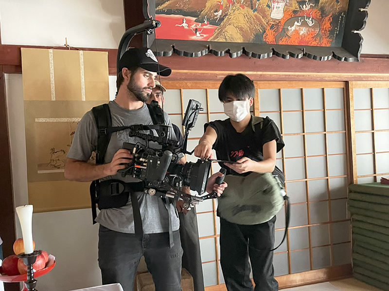 映画『カオルの葬式』の撮影現場に映画制作科の在校生がインターンスタッフとして参加！