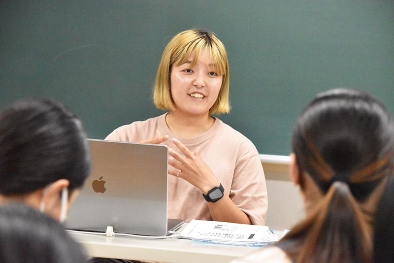『ぐるナイ』(日本テレビ系)、『ヤギと大悟』(テレビ東京系)のディレクター・倉本華奈さん（株式会社シオン／放送芸術科2014年度卒）による「放送業界講座」を実施！