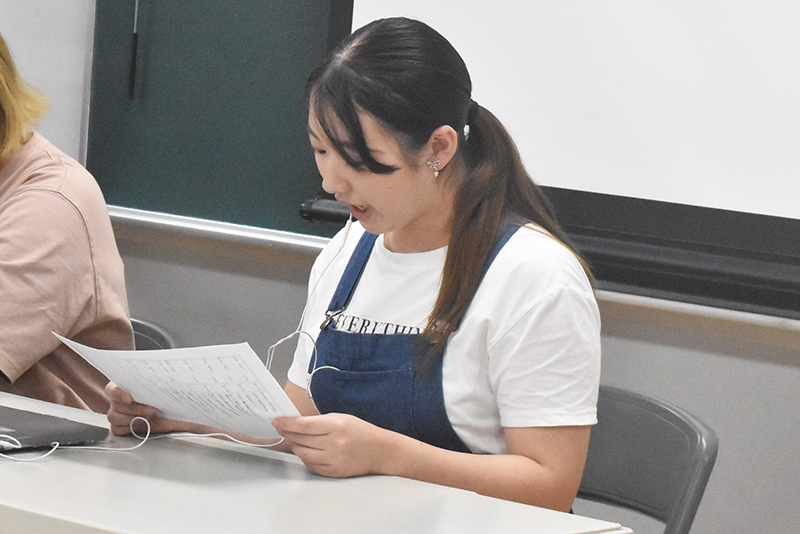 授業の後半には、ナレーション収録の実習も！