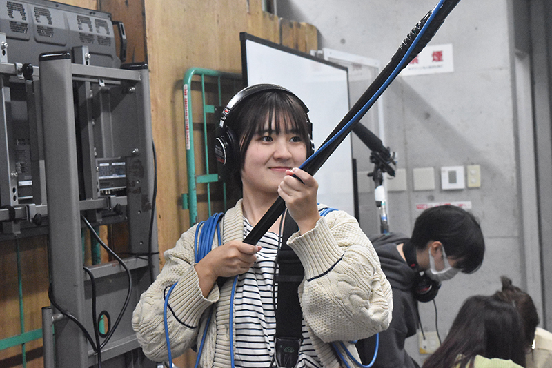 騒音が響く場所や外での撮影にもチャレンジしました