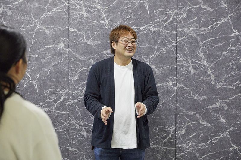 今回スタジオを案内してくださったアニメーション制作1部の部長・加藤浩幸さん