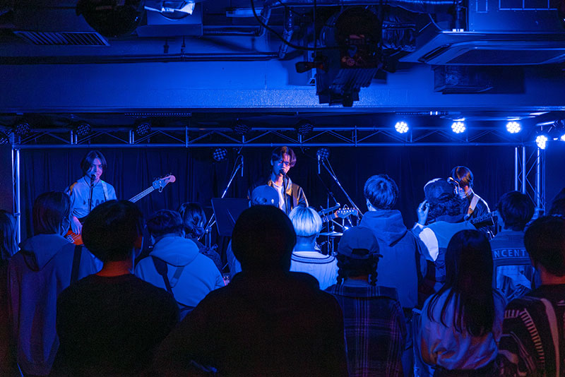 学生によるバンドのパフォーマンスも行いました