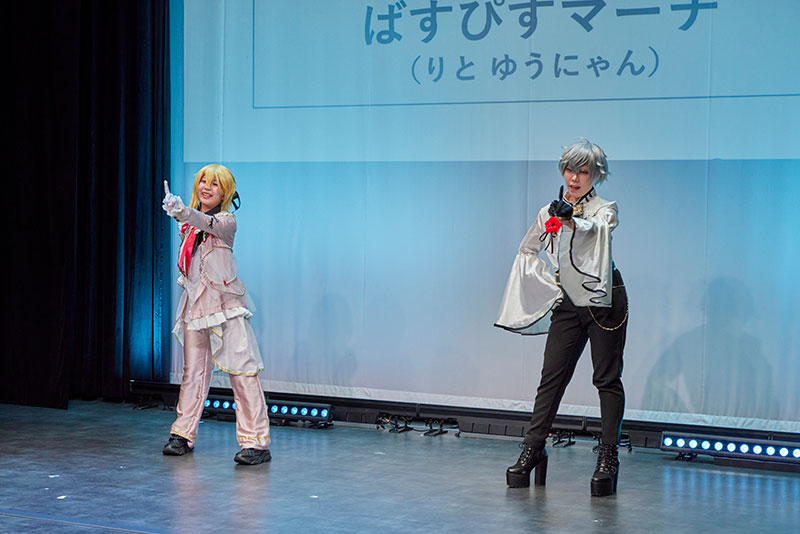 「コスプレグランプリby Cospot」で大人気コスプレイヤーの月海つくねさんとみおまよさんが来校！