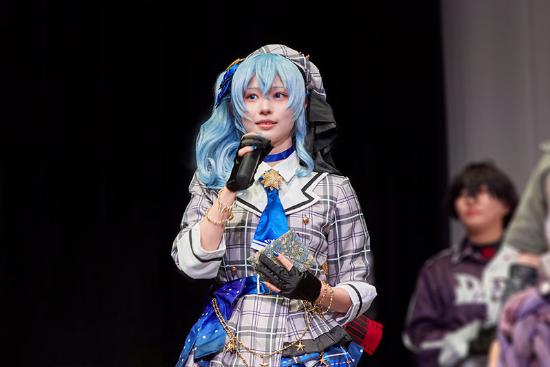 各SNS(X、Instagram、TikTok)の総フォロワー数は30万人!大人気コスプレイヤーの月海つくねさんは、星街すいせいのコスプレで登場!